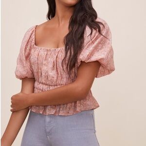 NWOT ASTR THE LEBEL THERON BUBBLE  SLEEVE TOP - XS